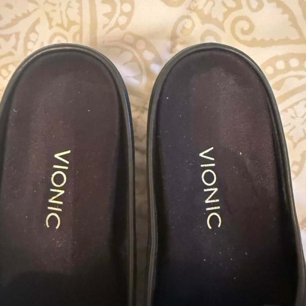 Vionic Black Leather Loafers Size 8 Silver Buckle - Picture 3 of 4